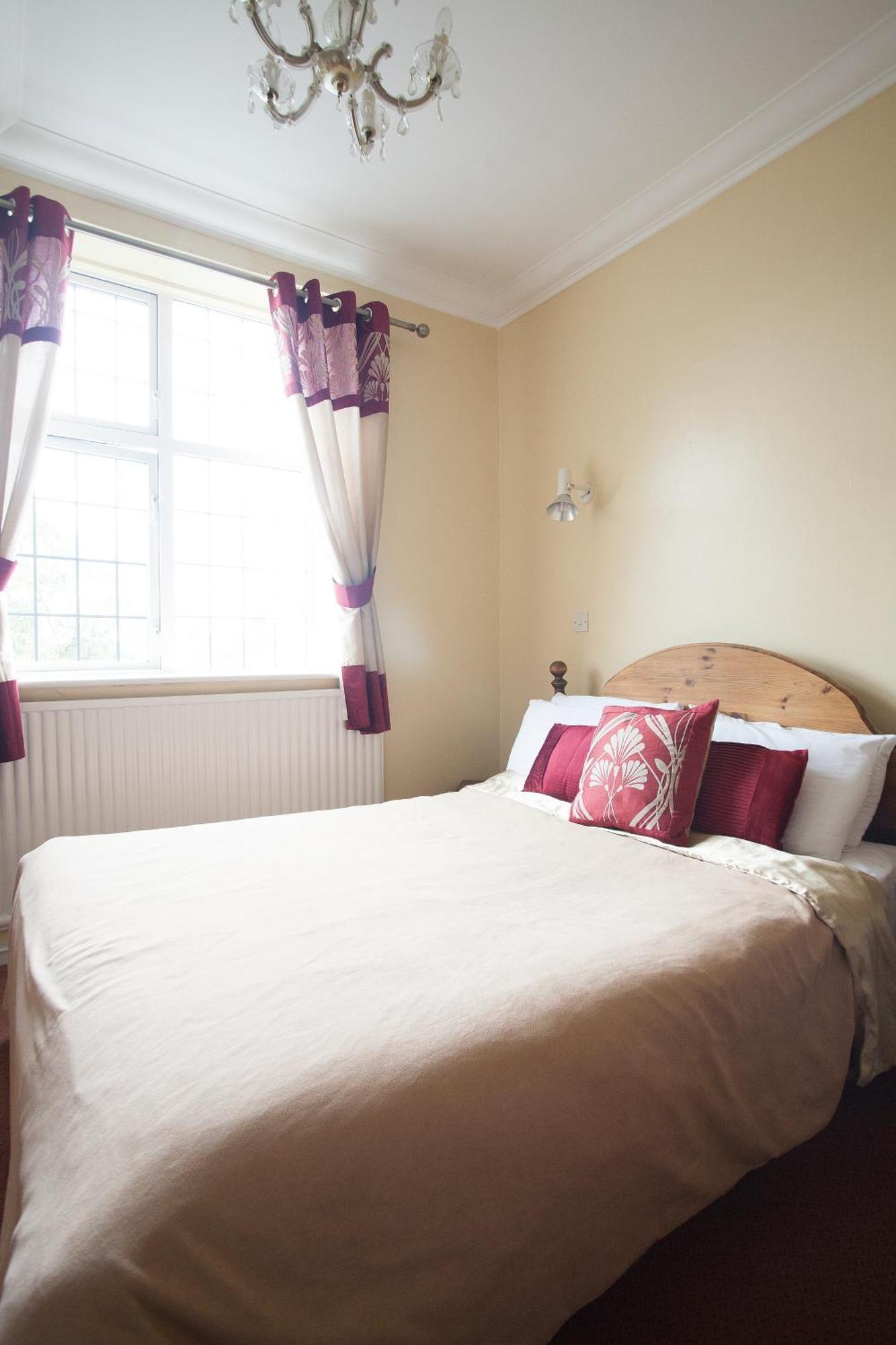 Barons Court Hotel Wolverhampton Exterior foto