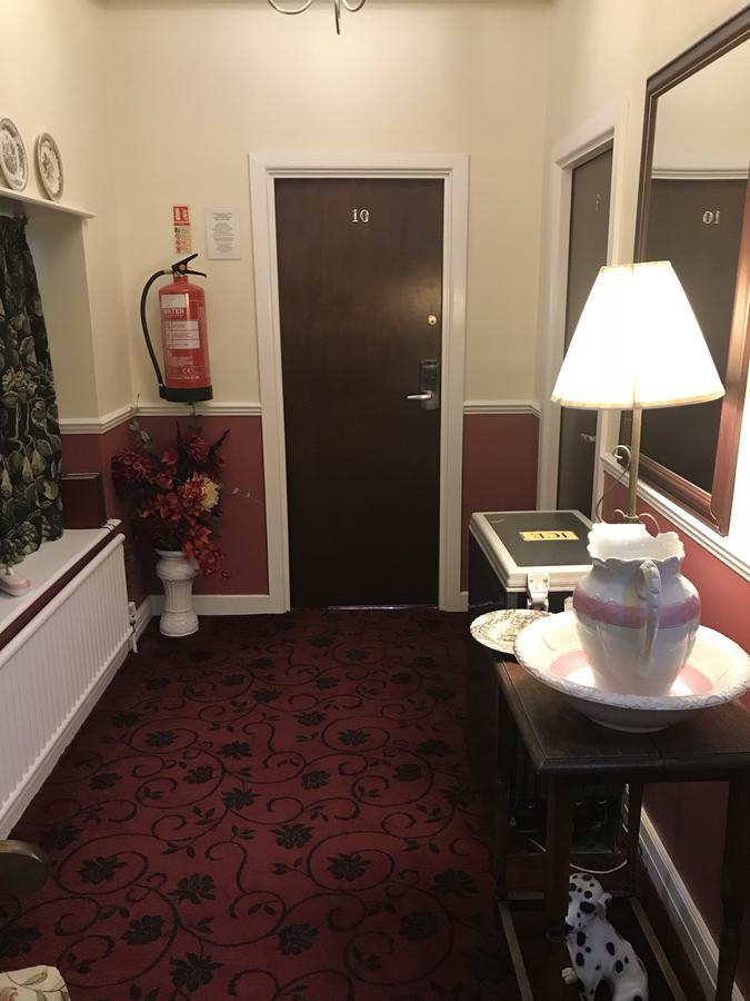 Barons Court Hotel Wolverhampton Exterior foto