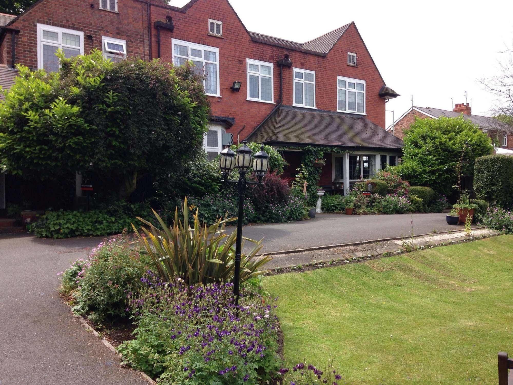 Barons Court Hotel Wolverhampton Exterior foto