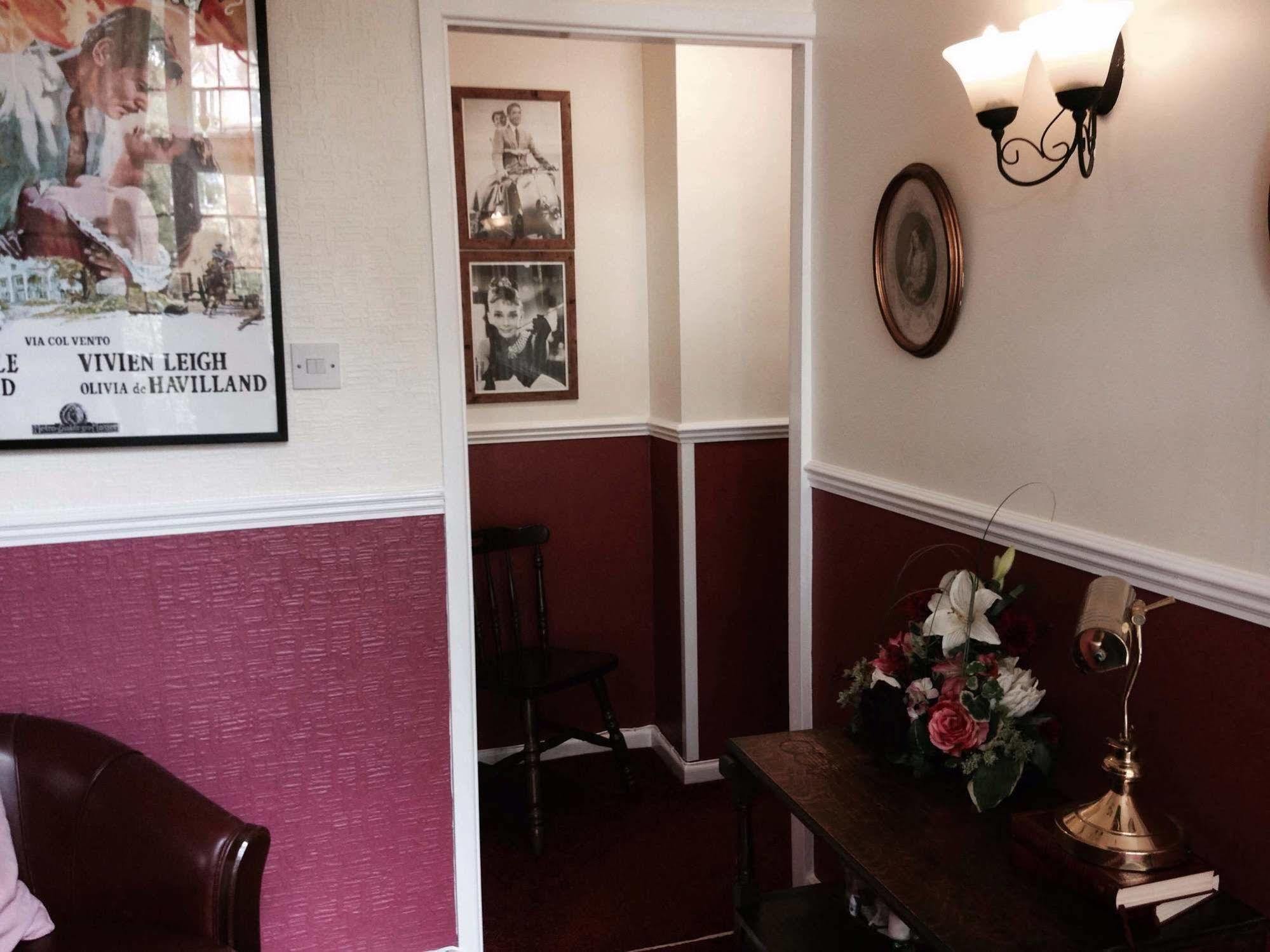 Barons Court Hotel Wolverhampton Exterior foto