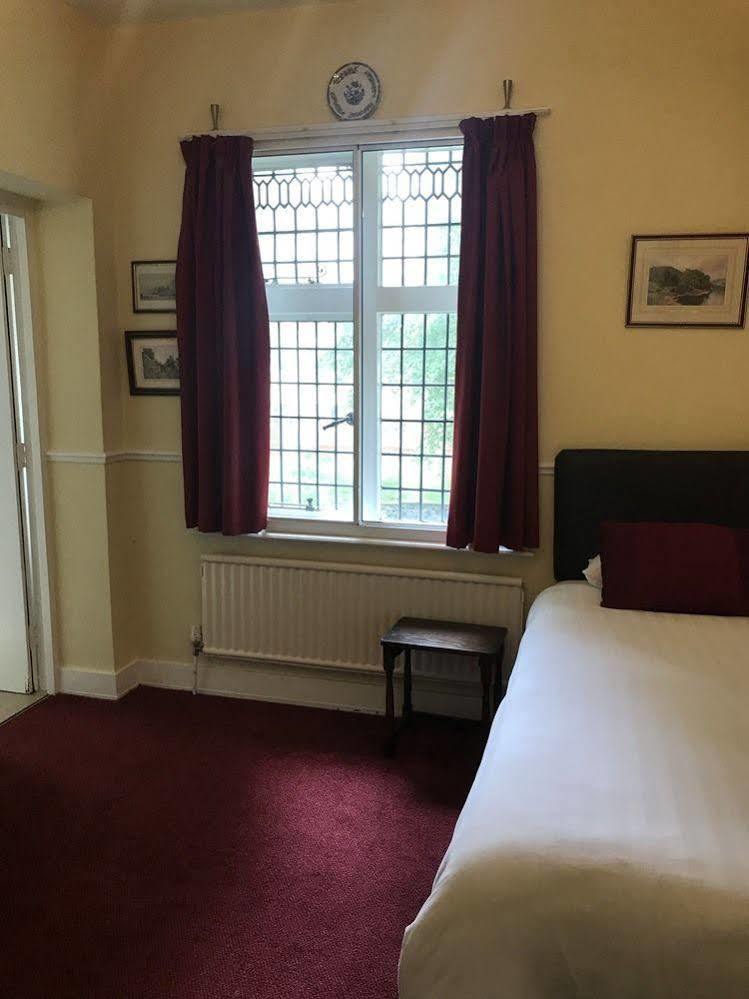 Barons Court Hotel Wolverhampton Exterior foto